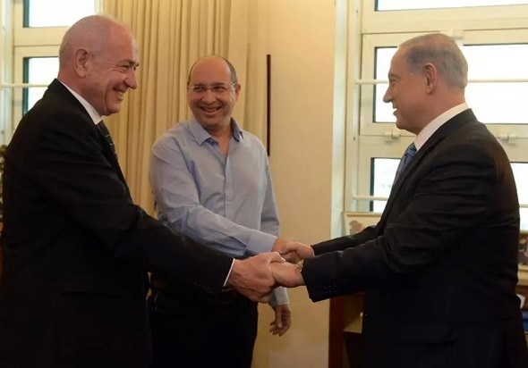 Foto van Netanyahu en Nissenkorn