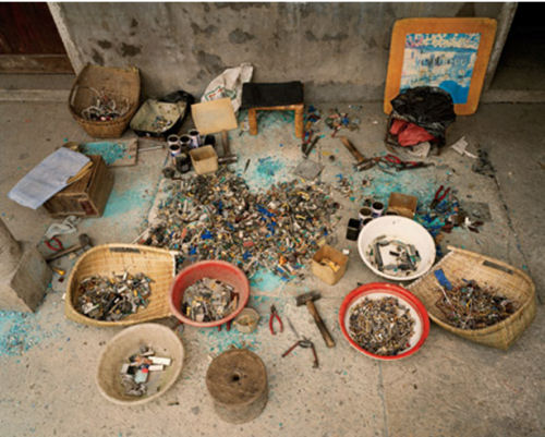 Ontmantelen en scheiden van moederborden