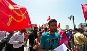 Foto Rode vanen op het Tahrirplein mei 2011
