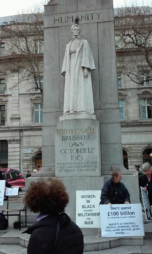 Foto standbeeld Edith Cavall
