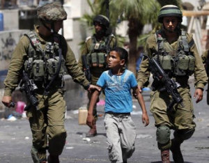 Palestijns jongetje opgepakt door Israelische militairen