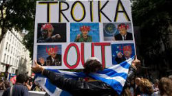 Foto demo trojka out