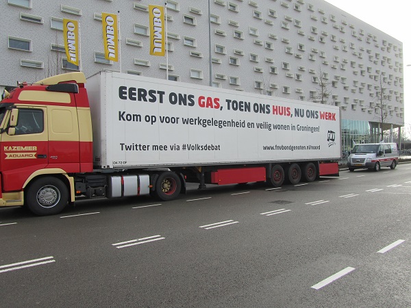 Foto Jumbo vrachtwagen tegen gaswinning