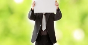 Zakeman met blanko papier voor gezicht