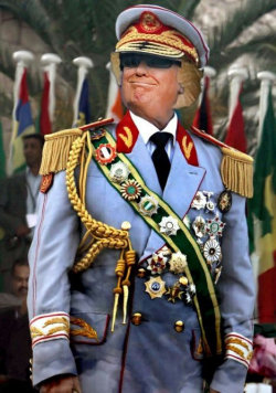 Collage Trump in generaals uniform