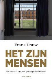 Voorkant boek met uitzicht uit cel