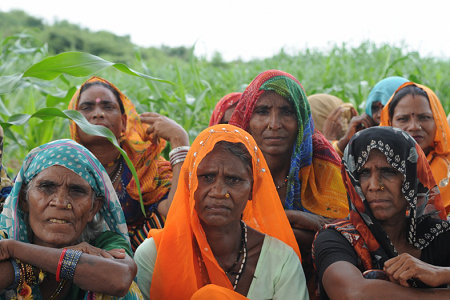 Foto groepje actievoerende vrouwen