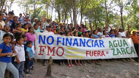 Foto demo tegen FMO in Honduras
