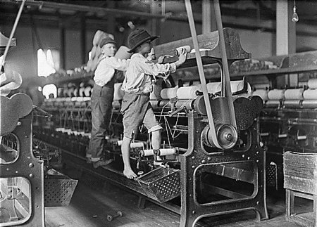 Oude foro textielfabriek met kinderarbeid