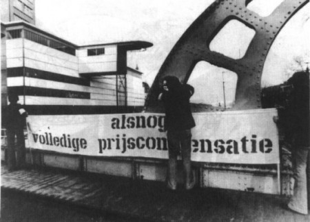 Foto Spandoek: Alsnog volledige prijscompensatie op brug