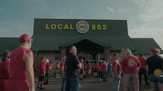 Fain spreekt stakers toe