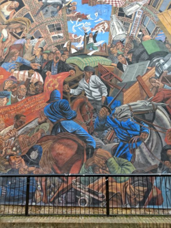 linker deel van de mural