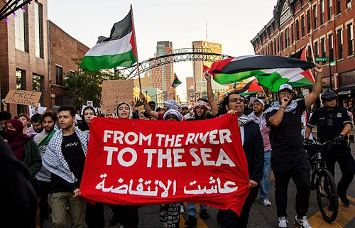 Foto demo - spandoek From the rivwer to the sea