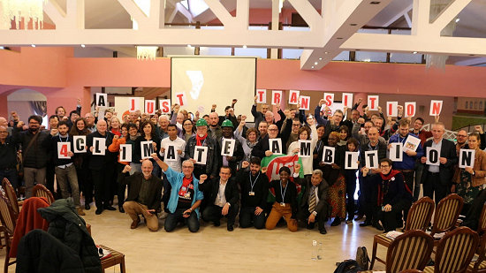 Foto vakbondsgroep met letters A JUST TRANSITION 4 CLIMATE AMBITION