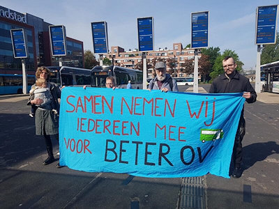 Spandoek voor busstation: Samen nemen wij iedereen mee voor BETER OV